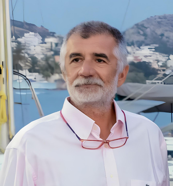 Κώστας Καμαρωτός